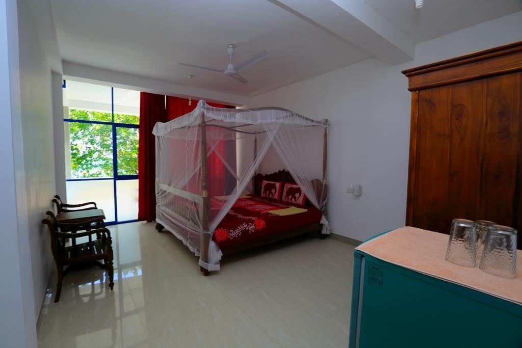 Paradise Beach Resort & Diving School Mirissa Bagian luar foto