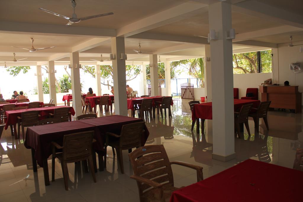 Paradise Beach Resort & Diving School Mirissa Bagian luar foto