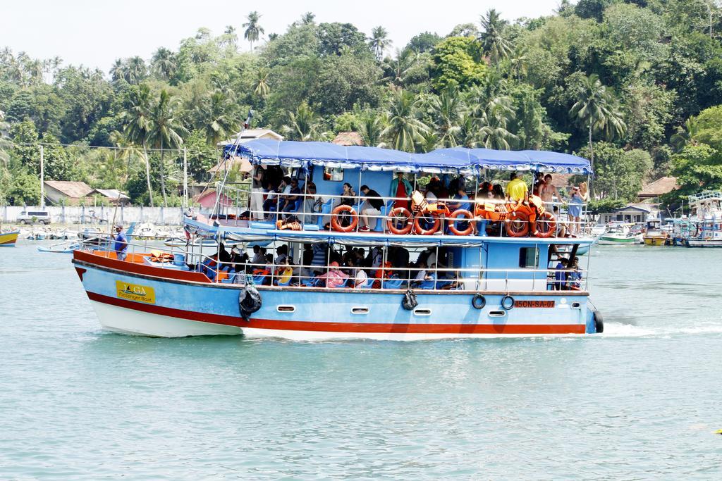 Paradise Beach Resort & Diving School Mirissa Bagian luar foto