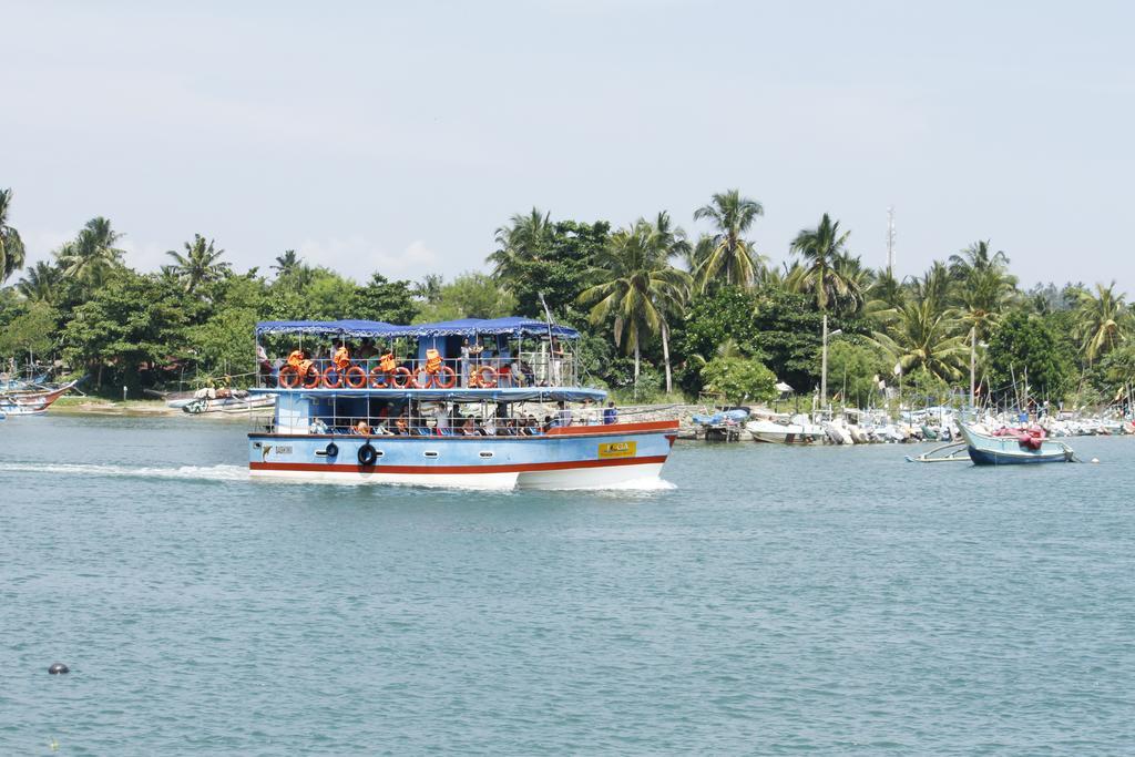 Paradise Beach Resort & Diving School Mirissa Bagian luar foto