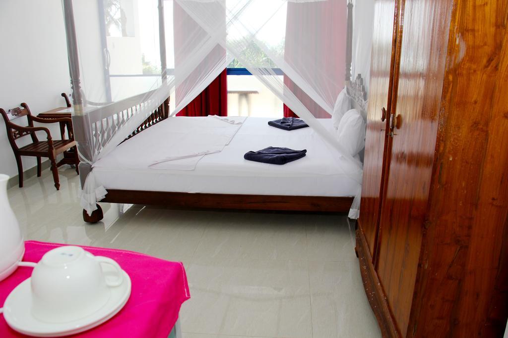 Paradise Beach Resort & Diving School Mirissa Bagian luar foto