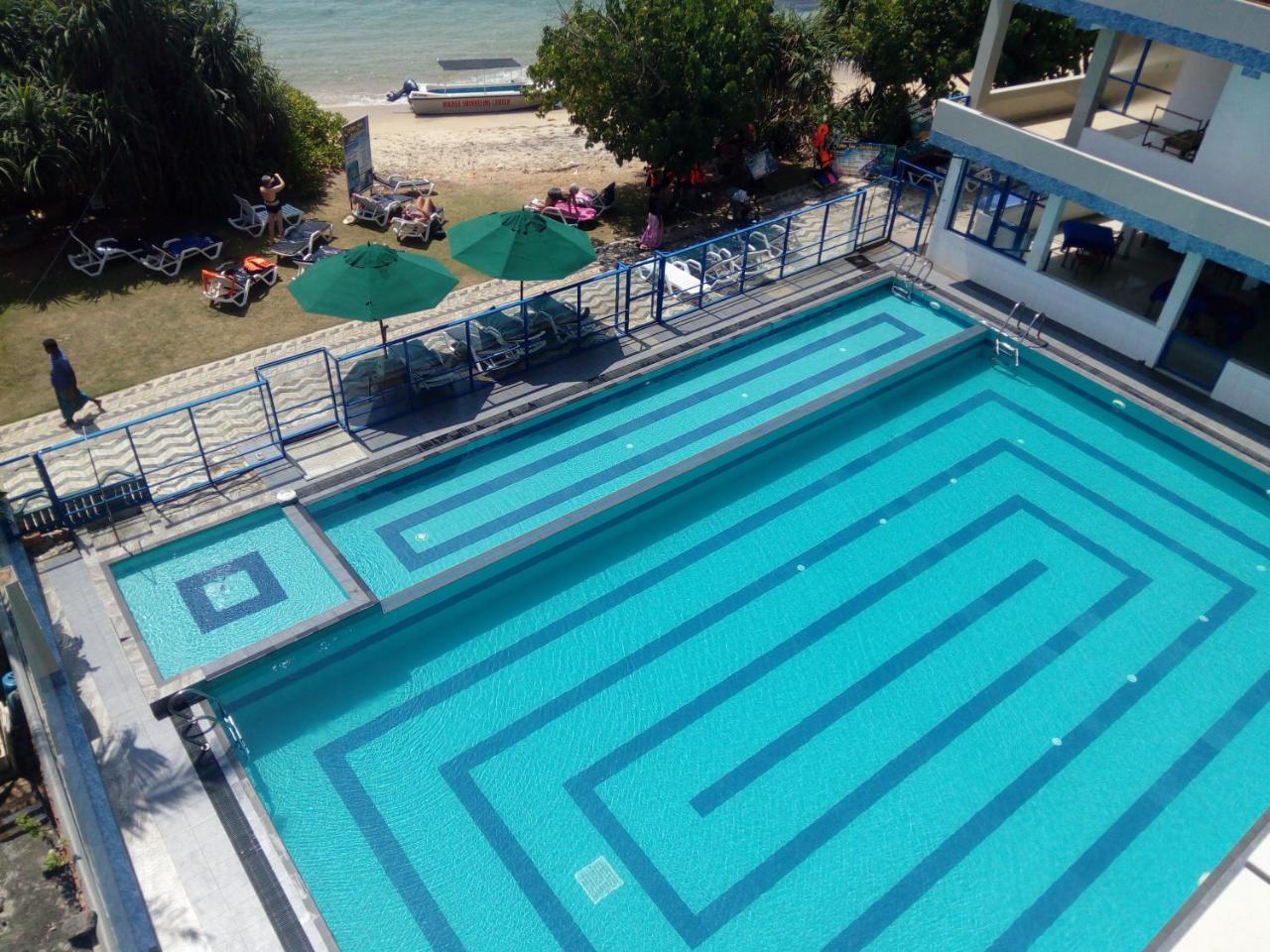 Paradise Beach Resort & Diving School Mirissa Bagian luar foto